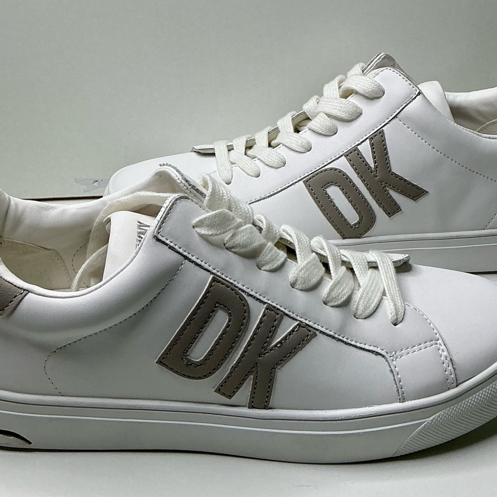 DKNY Abeni Sneakers Woman's Size 8M Low-top White/Silver Lace Up Casual Shoes